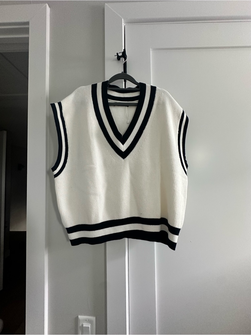 Mango Oversized V-Neck Sweater Vest Cream Black Stripe XL NWT-Style Preppy - Picture 2 of 3